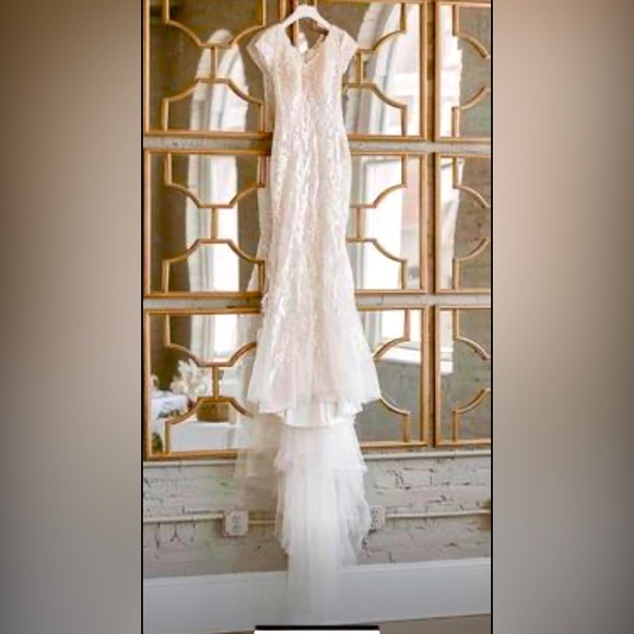 WEDDING DRESS - Picture 3 of 6